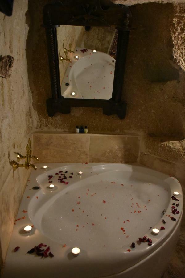 Glamada Cave Bed & Breakfast Юргюп Екстериор снимка